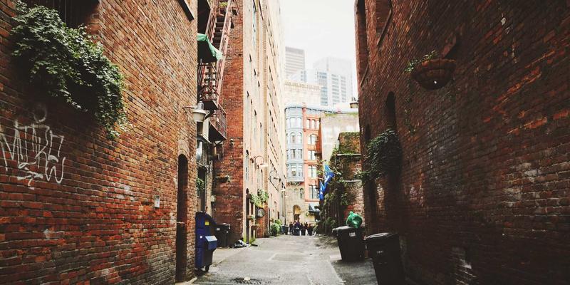 情感咨询与心理咨询：恋爱指导与个人成长的关键区别