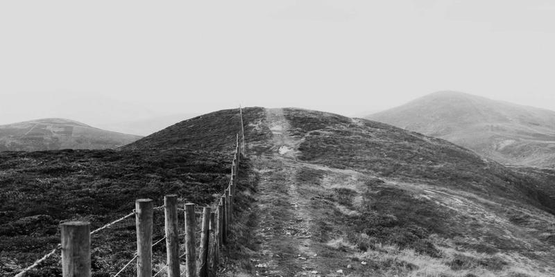 情感咨询师揭秘：如何识别并应对亲密关系中的隐性情感操控 | 个人成长与关系修复指南